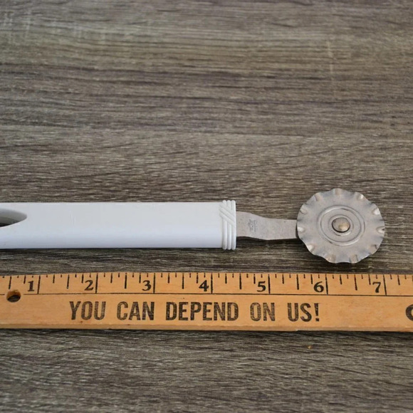 Vtg Pair of Italian Pastry Cutters - Picture 4 of 4